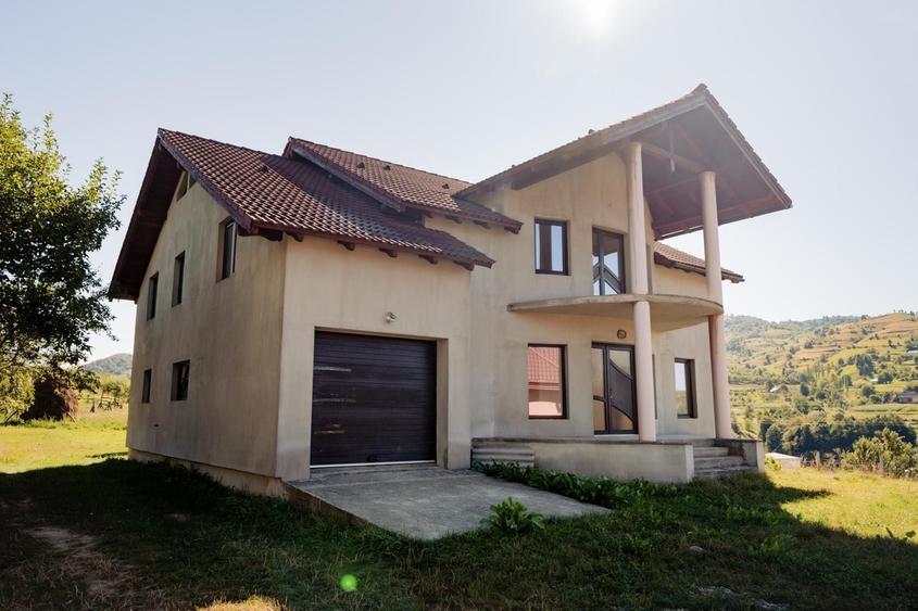Casă cu 4 camere în Maieru