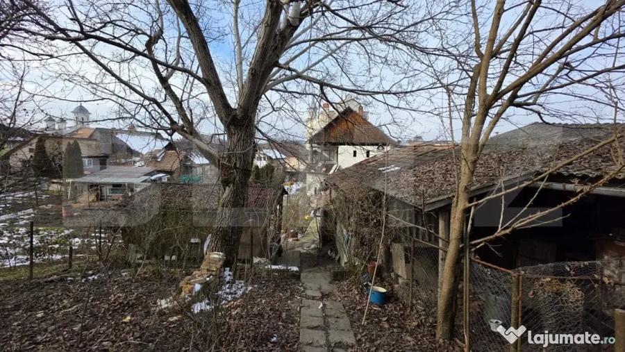 Casă cu 4 camere cu Teren 1500 Mp în Central