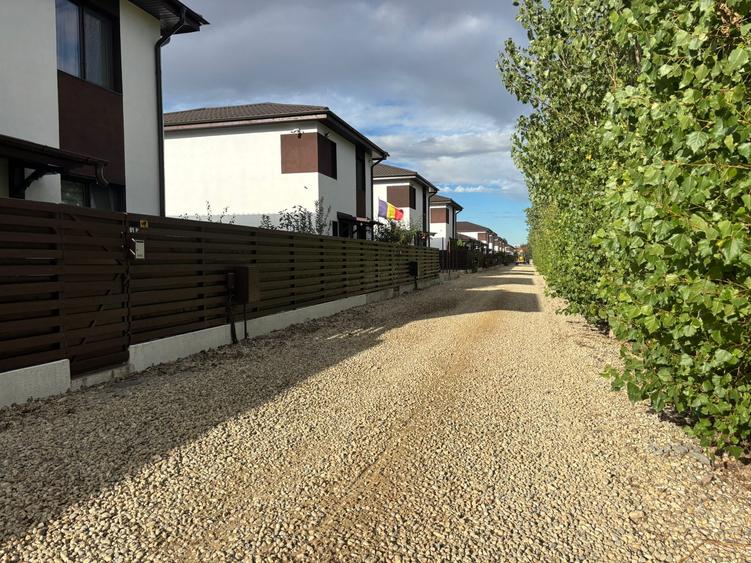 Casă individuală cu 3 camere cu Teren 240 Mp în Joița
