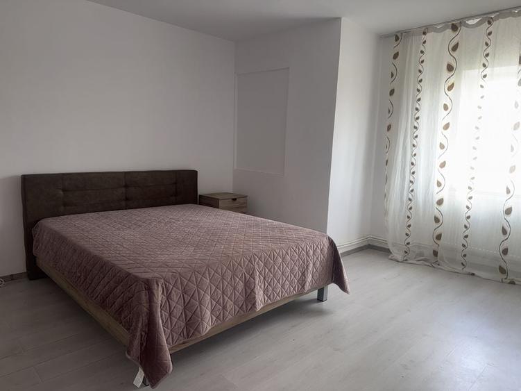 Apartament cu 2 camere decomandat în 1 Mai