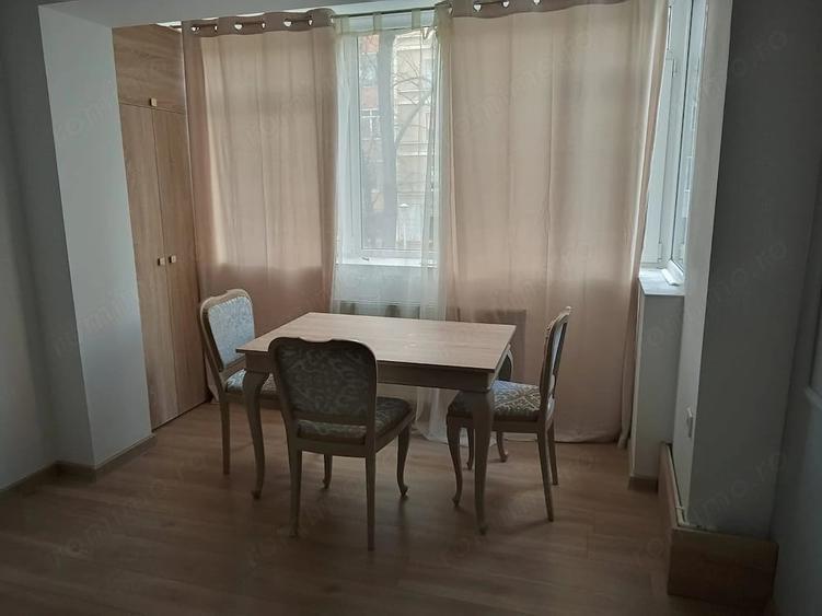 Apartament cu 3 camere semidecomandat în Mazepa 1