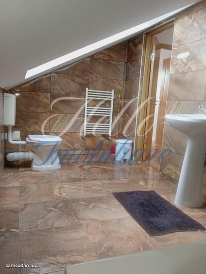 Apartament cu 3 camere semidecomandat în Florești