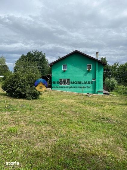 Casă cu 6 camere cu Teren 2088 Mp în Podoleni