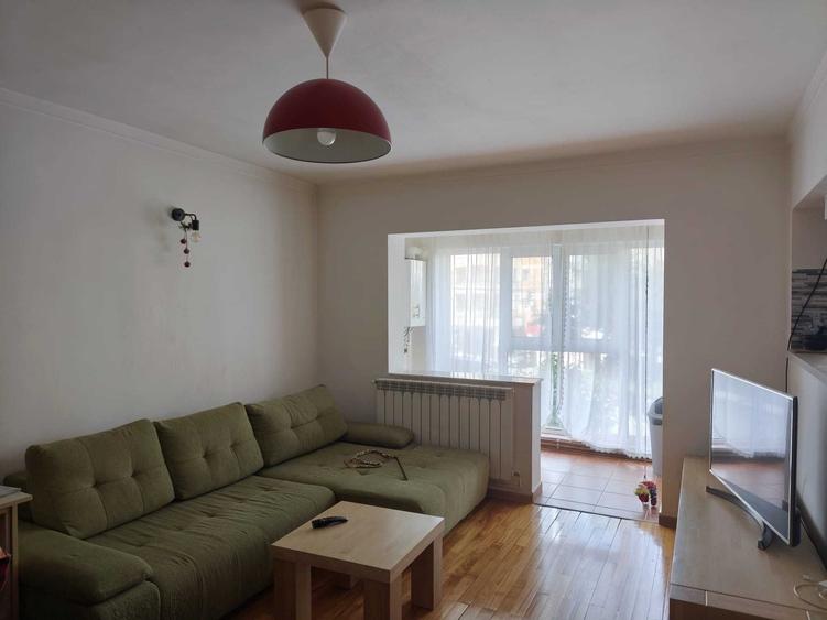 Apartament cu 2 camere decomandat în Republicii