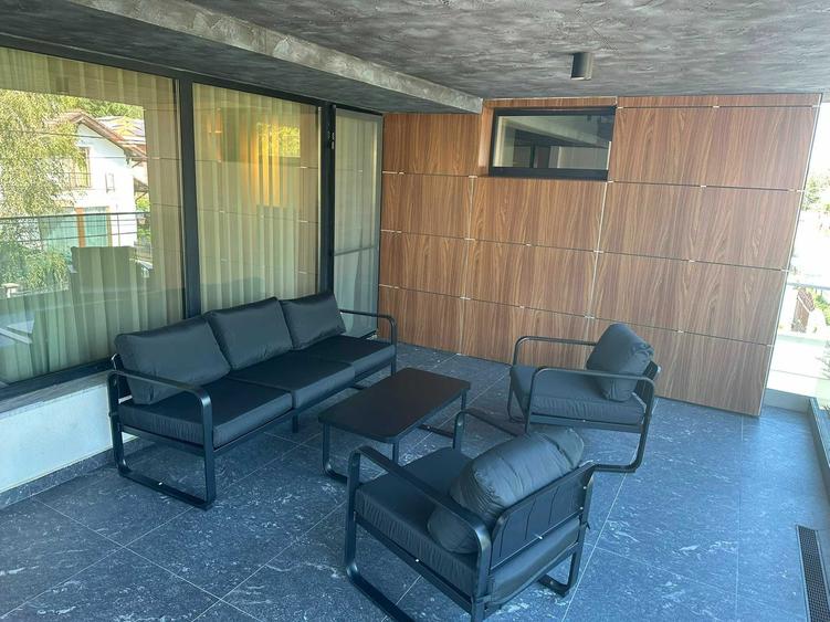 Apartament cu 4 camere semidecomandat în Central