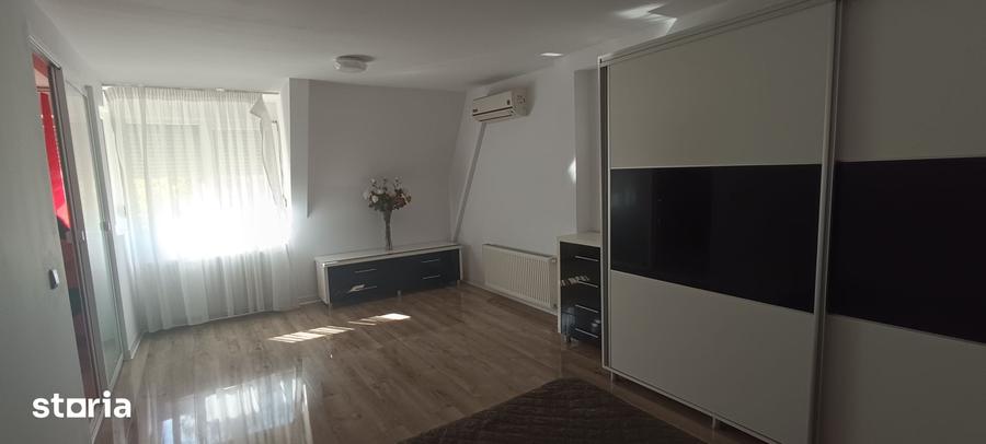 Garsonieră decomandată în Calea București