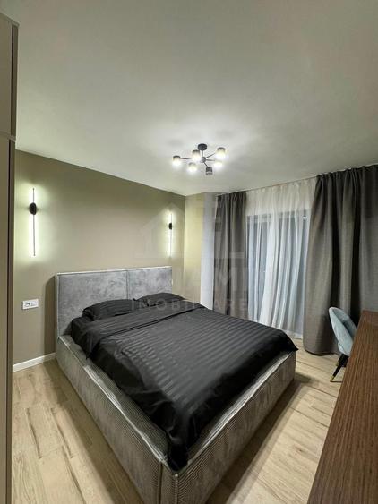 Apartament cu 3 camere semidecomandat în Rovine