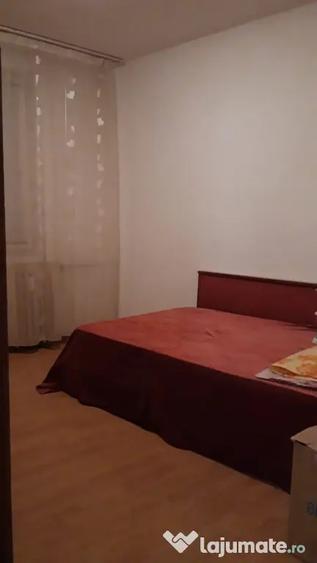 Apartament cu 3 camere decomandat în Rahova