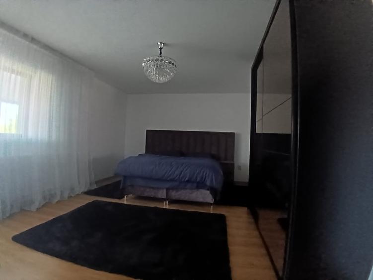 Casă cu 6 camere cu Teren 820 Mp în Berceni