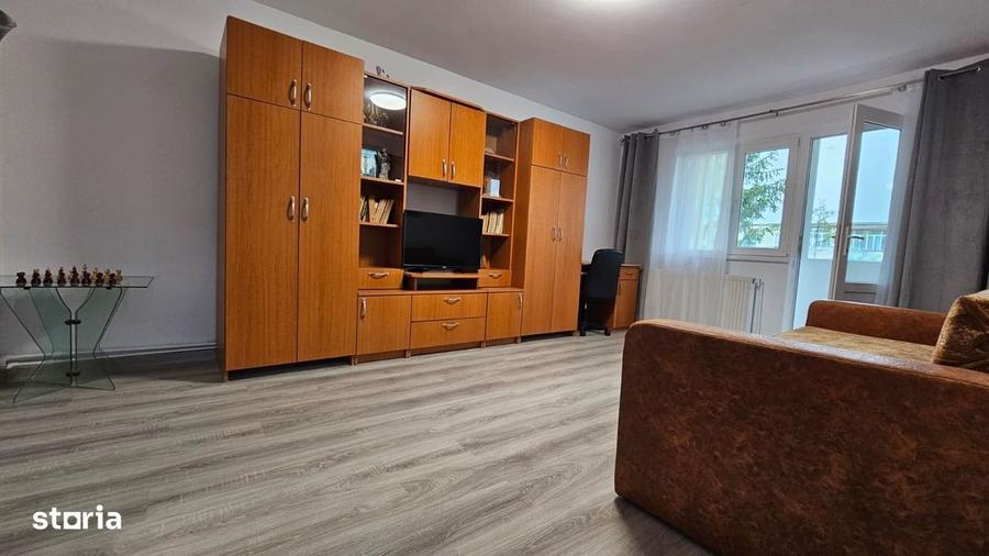 Apartament cu 4 camere în Tractorul