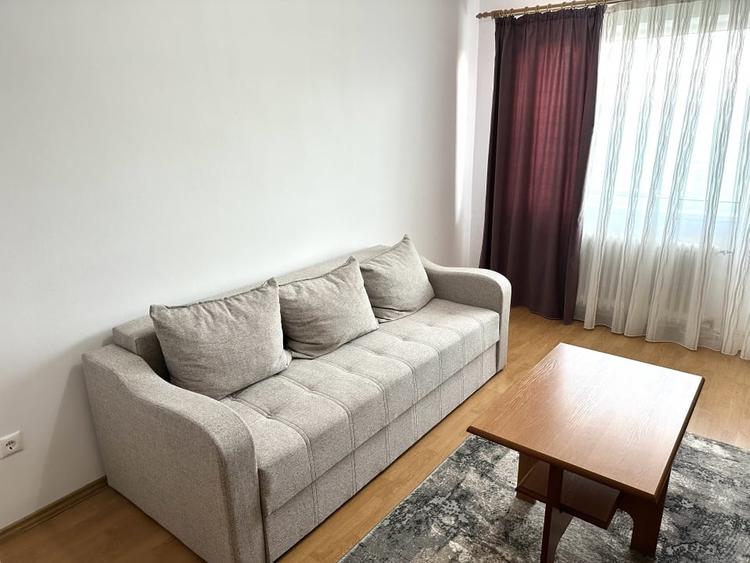 Apartament cu 3 camere decomandat, mobilat în Cetate