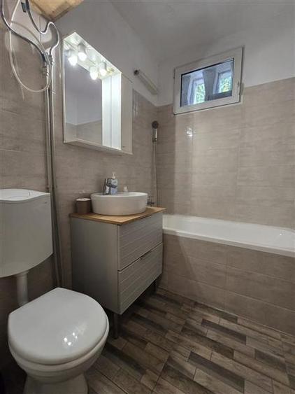 Apartament cu 2 camere semidecomandat, mobilat în 1 Mai