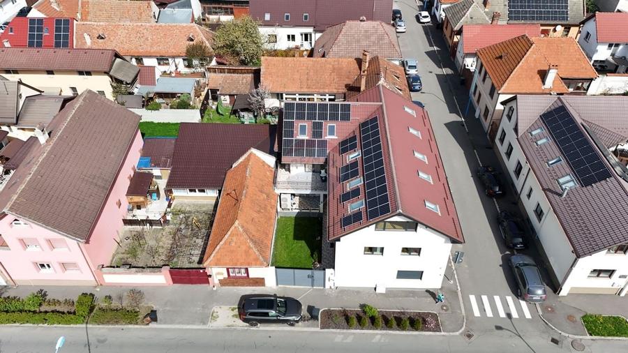 Casă individuală cu 10 camere cu Canalizare în Griviței