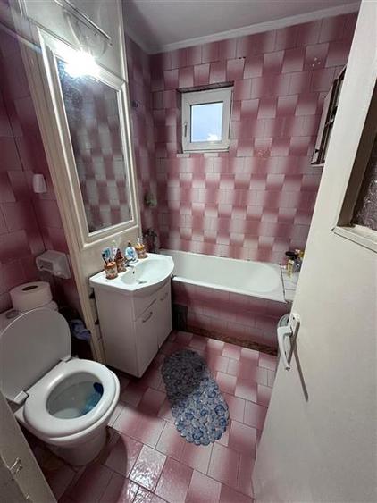 Apartament cu 3 camere decomandat, mobilat în Alexandru cel Bun
