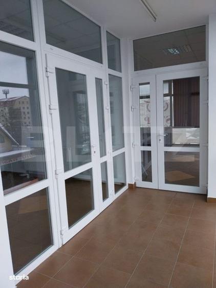 Spațiu comercial, de 110 mp, în Paltin