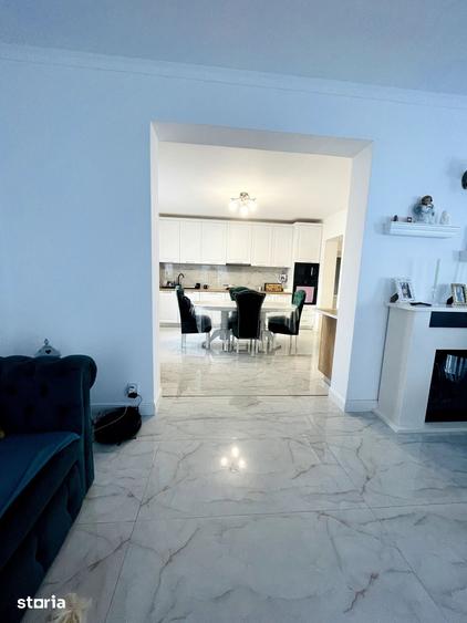 Casă cu 6 camere cu Teren 370 Mp în Haieu