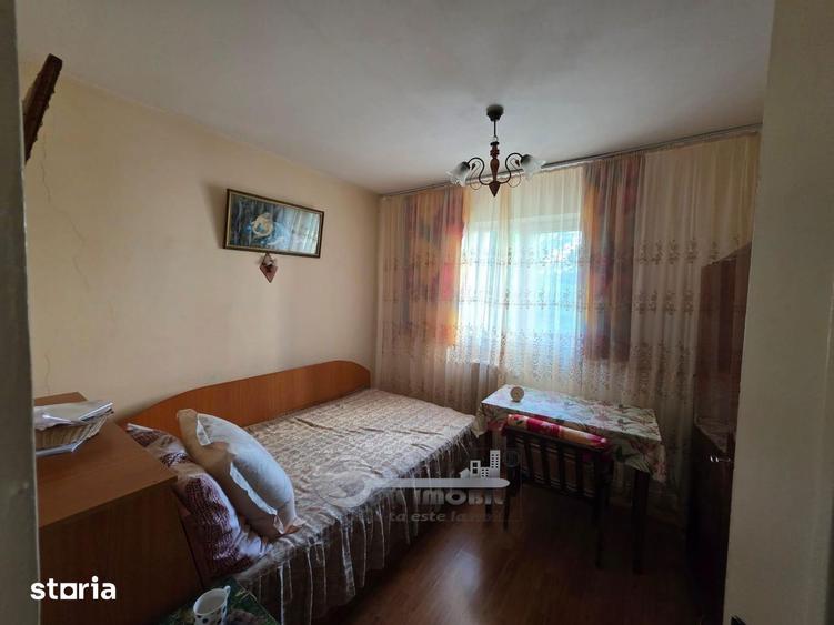 Apartament cu 3 camere decomandat în Alexandru cel Bun