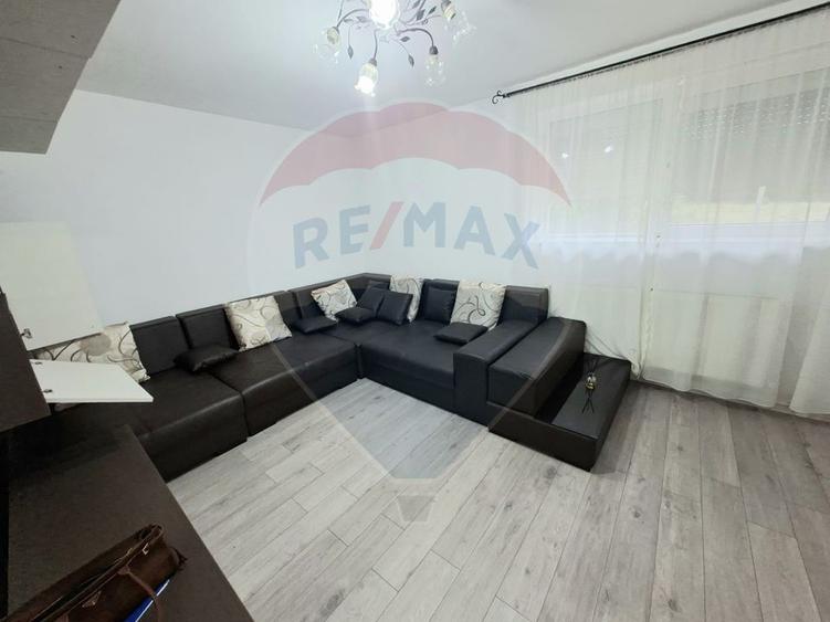 Apartament cu 2 camere semidecomandat, mobilat în Central