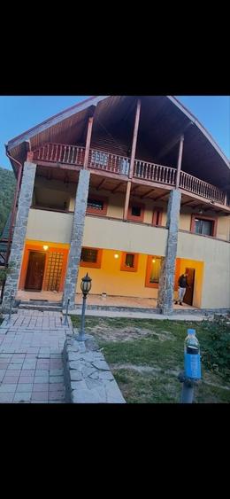 Casă cu 4 camere cu Teren 450 Mp în Central