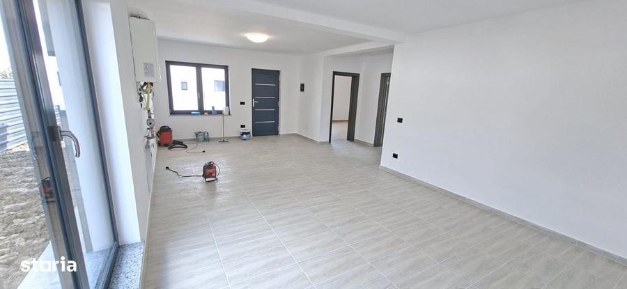 Casă cu 3 camere în Letea