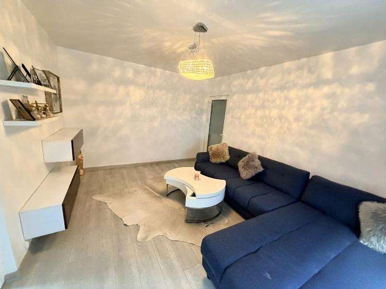 Apartament cu 3 camere semidecomandat în Nord