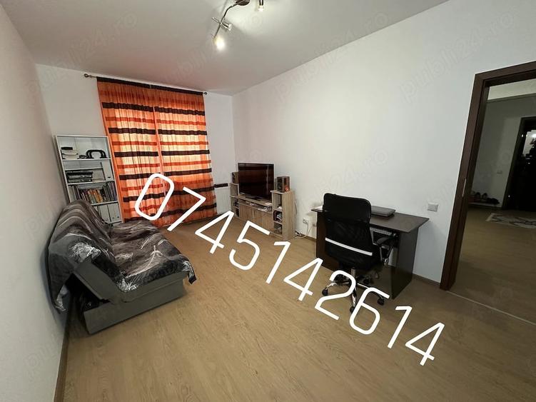 Apartament cu 3 camere decomandat în Sud