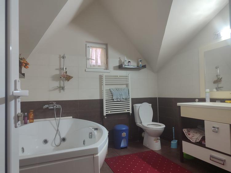 Casă cu 5 camere cu Canalizare în Tătărași