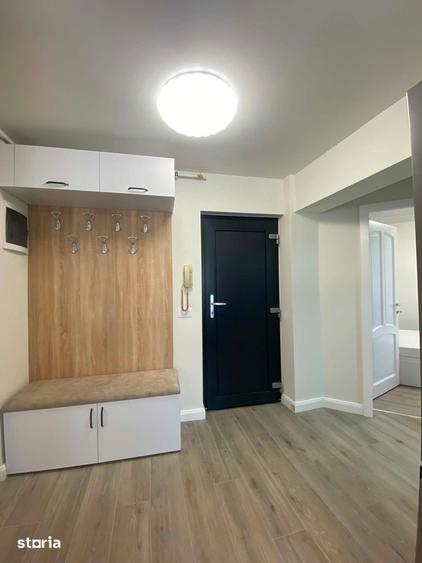 Apartament cu 3 camere semidecomandat în Micro 16