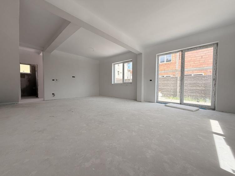 Duplex cu 4 camere cu Canalizare în Giroc