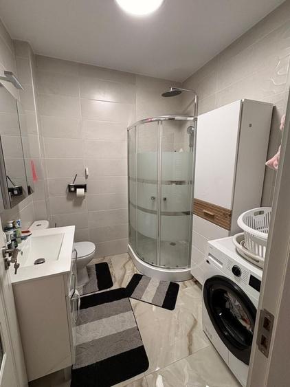 Apartament cu 3 camere decomandat în Preajba