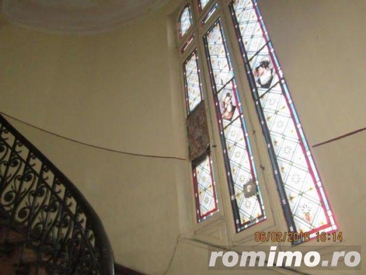Casă cu 14 camere cu Teren 550 Mp în Romană