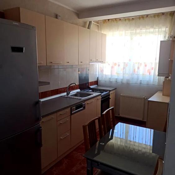 Apartament cu 3 camere decomandat, mobilat în Florești