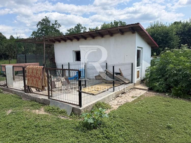 Casă individuală cu 2 camere cu Canalizare în Stracoș