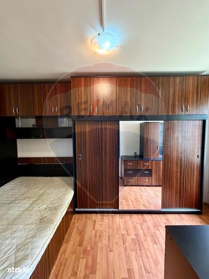 Apartament cu 3 camere semidecomandat în Central