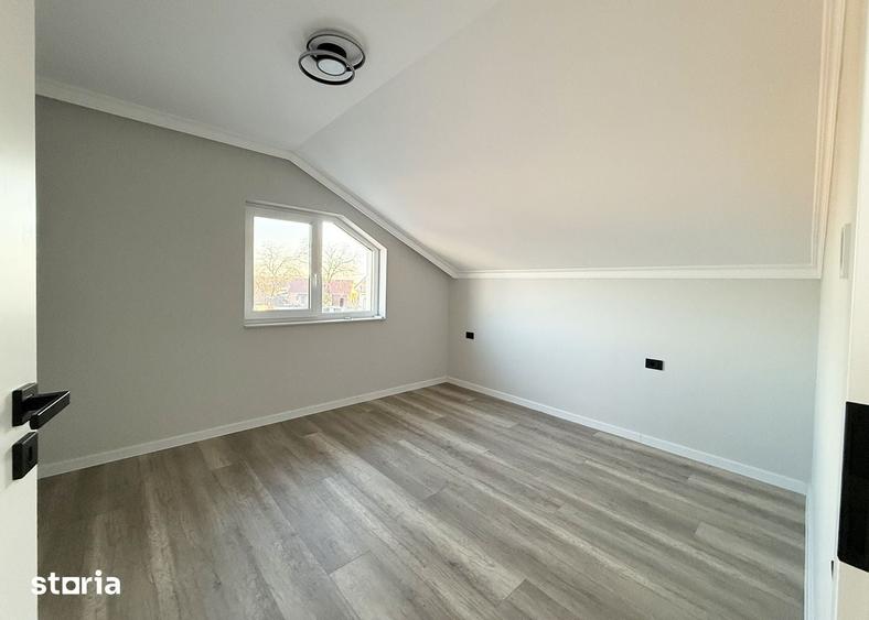 Casă cu 4 camere cu Teren 300 Mp în Borș