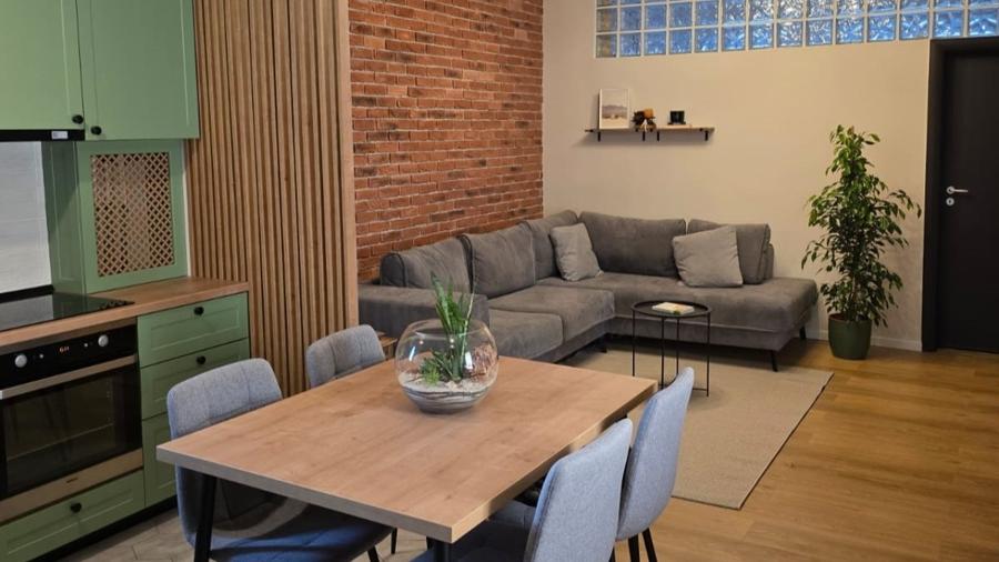 Apartament cu 3 camere decomandat, mobilat în Dămăroaia