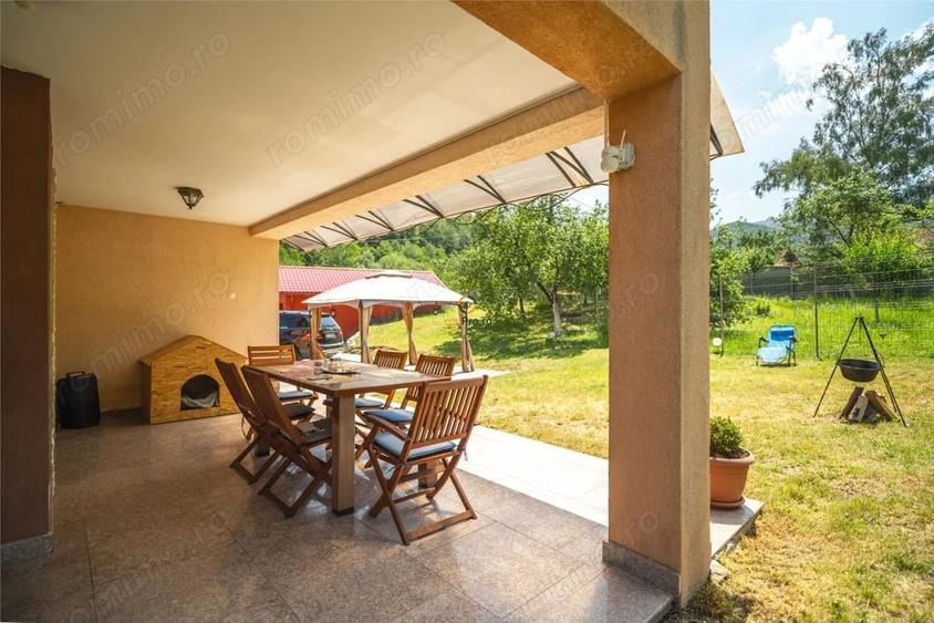 Casă cu Teren 1500 Mp în Vulcan