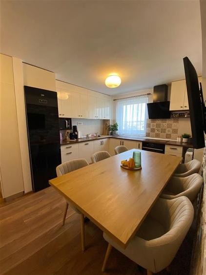 Apartament cu 3 camere decomandat în Decebal