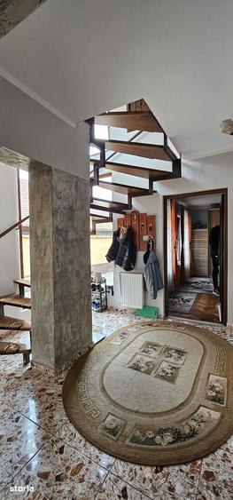 Casă cu 5 camere decomandat cu Teren 250 Mp în Lazaret