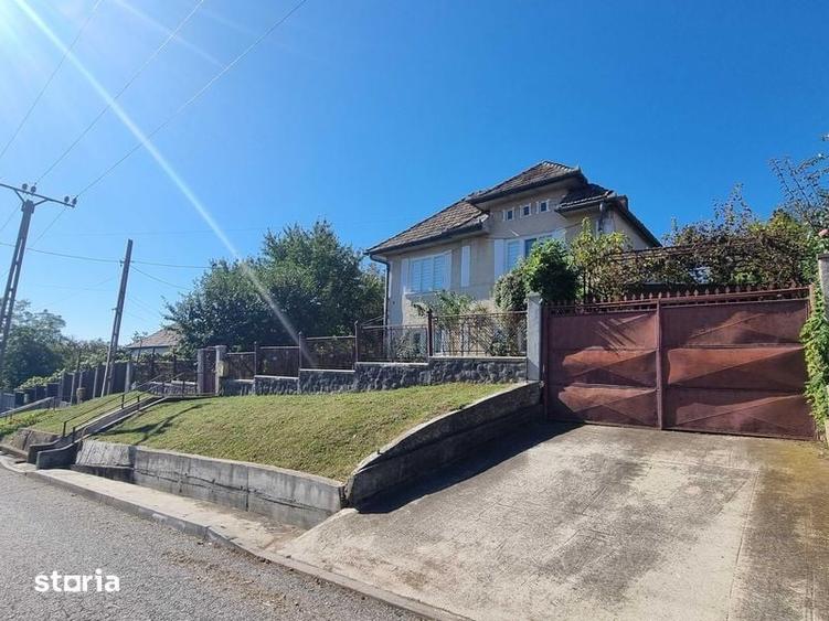 Casă cu 4 camere cu Teren 130 Mp în Central