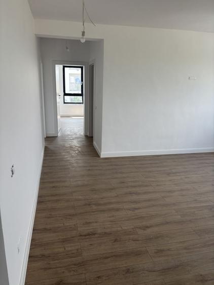 Apartament cu 3 camere decomandat în Exterior Vest