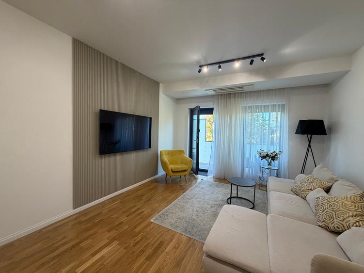 Apartament cu 3 camere decomandat în Domenii