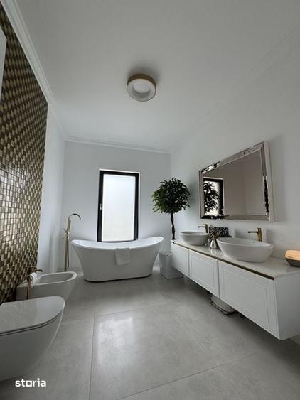 Casă cu 4 camere cu Teren 220 Mp în Central