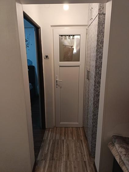 Apartament cu 3 camere semidecomandat în Ferentari