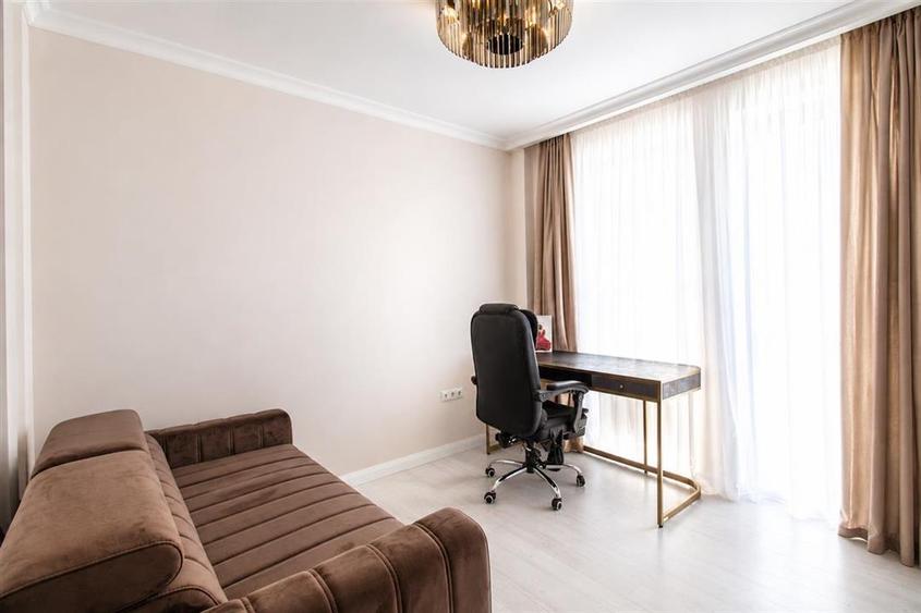 Apartament cu 3 camere decomandat, mobilat în Bună Ziua