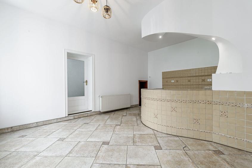 Casă individuală cu 4 camere cu Piscina în Central