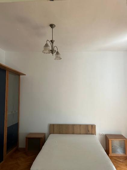 Apartament cu 2 camere nedecomandat, mobilat în Central