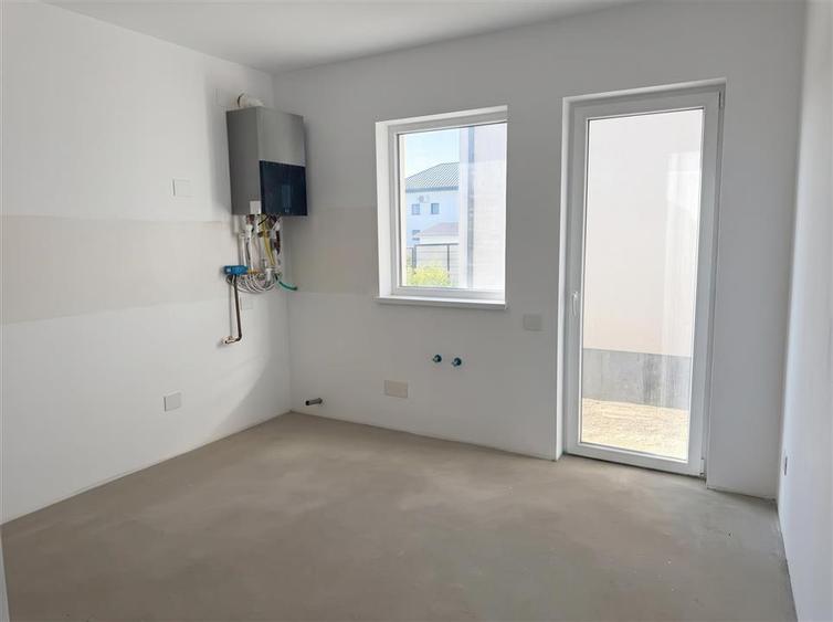 Casă individuală cu 4 camere cu Teren 250 Mp în Tișăuți