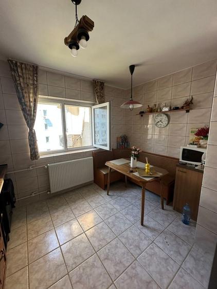 Închiriez apartament 3 camere - 7
