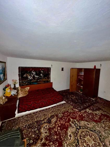 Casă cu 4 camere cu Teren 3100 Mp în Câmpuri